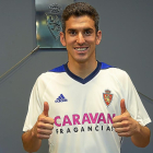 Jesús Alfaro, en su presentación ayer con el Zaragoza.-TINO GIL / REAL ZARAGOZA
