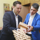 De la Rosa y Marañón durante una de sus entrevistas en el despacho de Alcaldía.-RAÚL COHOA