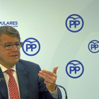 El presidente del PP de Castilla y León, Alfonso Fernández Mañueco, en su comparecencia ante los periodistas.-ICAL