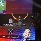 Alex Alguacil en uno de los partidos de la fase final del Mundial de PES.-TWITTER