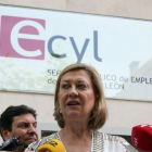 Los consejeros de Economía y Hacienda y Empleo, Pilar del Olmo y Carlos Fernández Carriedo, visitan las instalaciones de la Oficina del Servicio Público de Empleo de Peñafiel (Valladolid)-Rubén Cacho/ ICAL