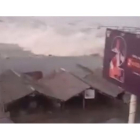 Un vídeo muestra el tsunami en Indonesia.-EL PERIÓDICO