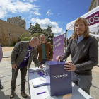El secretario general de Podemos en la Comunidad, Pablo Fernández, acude a Ávila con la campaña '¿Qué Castilla y León quieres?'.-EL MUNDO
