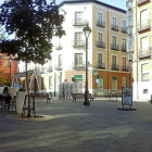 Plaza de los Arces, ayer, horas después de la agresión con arma blanca.-E, M.