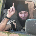 Un combatiente del Estado Islámico a las afueras de Kobani.-Foto: REUTERS