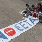 Manifestantes contra los tratados de comercio TTIP y CETA en Bruselas.-Geert Vanden Wijngaert
