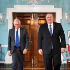 El ministro espanol de Exteriores, Josep Borrell  y el secretario de Estado de EEUU,  Mike Pompeo.-EFE / EPA