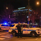 La policía de Chicago resguarda la zona donde se dio un tiroteo.-EFE
