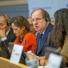 Herrera durante su intervención. A su derecha, María de Diego.-ICAL
