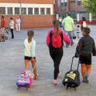 Alumnos de un colegio de Valladolid al comienzo  del pasado  curso.-J. M. LOSTAU