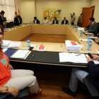 La presidenta del Parlamento autonómico, Silvia Clemente, preside una reunión de la Mesa de las Cortes.-ICAL