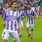 Mata celebra uno de los dos goles que marcó en el partido contra el Albacete.-J. M. LOSTAU