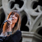 La zamorana María Salgado fusiona la cultura tradicional lusa y española en su nuevo disco, 'Abrazo-Abraço', en el claustro de la Catedral, durante XIV Feria de Teatro de Castilla y León-ICAL