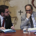Pere Aragonès y Quim Torra, este martes, en la reunión del Govern-DANNY CAMINAL