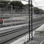 Tren procedente de Medina del Campo a su paso por el Pinar de Antequera-J. M. Lostau