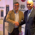 Paco García y Mike Hansen ayer en la primera rueda de prensa tras la renovación del entrenador.-G. V.