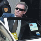 Jordi Pujol Ferrusola sube a un taxi tras declarar ante el juez Ruz, ayer.-Foto: DAVID CASTRO