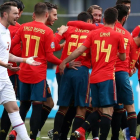 Los jugadores de España celebran uno de los goles en las Islas Feroe.-