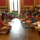 Óscar Puente reunido con la concejala de medio ambiente y los directores de Limpieza y Parques y Jardines.-EL MUNDO