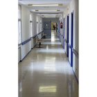 Imagen del pasillo del un hospital vallisoletano.-PABLO REQUEJO (PHOTOGENIC)