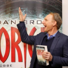 Dan Brown, en la presentación de Origen en la Feria del Libro de Fráncfort.-EFE / RONALD WITTEK