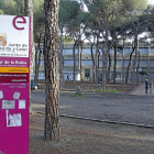 Fachada del instituto El Pinar de la Rubia, al que hasta hace un mes acudía la menor que denunció ‘bullying’.-J. M. LOSTAU