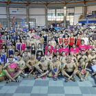 Participantes en el Relevo 100x100 solidario celebrado ayer.-J.M.LOSTAU