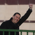 Arnaldo Otegi, con el puño en alto, a su salida de la cárcel de Logroño el pasado 1 de marzo.-REUTERS / VINCENT WEST