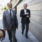 El exalcalde de Valladolid Francisco Javier León de la Riva y el exconcejal de Urbanismo Manuel Sánchez salen de los juzgados-ICAL