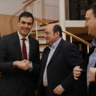 El líder del PSOE, Pedro Sánchez, se reunió el pasado sábado con el presidente del PNV, Andoni Ortuzar, y el portavoz peneuvista en el Congreso, Aitor Esteban.-JUAN MANUEL PRATS