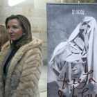la imagen la consejera junto a la alcaldesa de Alba de Tormes, Concepción Miguélez, en  la exposición "Teresa de Jesús, maestra de oración"-Ical
