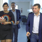 Javier Izquierdo acompaña a Luis Tudanca tras la reunión con la dirección del grupo socialista.-Ical