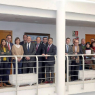 El presidente de la Diputación, Jesús Julio Carnero (6º dcha) con representantes de 15 asociaciones empresariales de la provincia, Iberaval (José Rolando, 3º) y ATA (Soraya Mayo, 2ª), entre otras-Ical