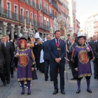 Óscar Puente en la procesión de la Virgen de San Lorenzo hace dos años. E. M.