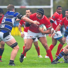 Jody Allen, en el centro, con el oval en sus manos.-THE GISBORNE HERALD