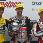 Rins, a la izquierda, junto a Folger y Lowes, en el podio de Brno.-AFP / MICHAL CIZEK