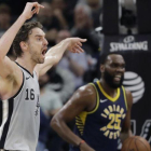 Pau Gasol durante el partido de esta madrugada ante los Pacers de Indiana.-ERIC GAY