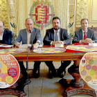 Javier Herreras, de Fecosva, Antonio Gato, Roberto García, director de la Cámara de Comercio, y Javier Cebrián, de Kutxa Laboral-J.M. Lostau