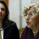La alcaldesa de Madrid, Manuela Carmena, junto a la portavoz municipal, Rita Maestre.-LF (EFE / MARISCAL)