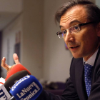 El director general de Viajeros de Renfe, Ramón Azuara, ofrece una rueda de prensa en la estación de Chamartín de Madrid tras la llegada del primer AVE desde León-Ical