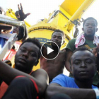 MSF advierte de que la situación del Aquarius es peor que cuando el barco fue acogido en Valencia. /-GUGLIELMO MANGIAPANE (REUTERS / VÍDEO: EUROPA PRESS)