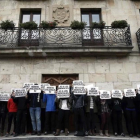 Acto de apoyo de vecinos y amigos de los dos detenidos por la agresión a dos guardias civiles en Alsasua, el pasado día 17 de octubre.-EFE / JESÚS DIGES