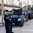 Policías Nacionales en Barcelona.-JORDI  SOTERAS