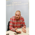 Evelio Angulo, en un momento de la entrevista.-J. M. LOSTAU