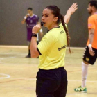 Lorena García, en acción, en un reciente encuentro de balonmano-EL PERIÓDICO