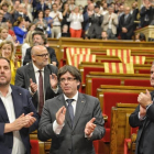 El bloque soberanista aplaude la aprobación de la ley del referéndum, el 6 de septiembre pasado.-FERRAN SENDRA