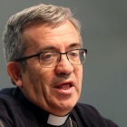 El obispo auxiliar de Valladolid, Luis Argüello, presenta la Memoria Regional 2016 de Cáritas-ICAL