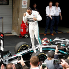 Lewis Hamilton (Mercedes) celebra su victoria en el GP de China de Fórmula 1-REUTERS