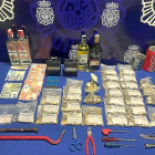 El alijo requisado a los cuatro detenidos por la Policía.-ICAL