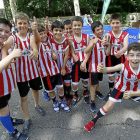 Los jugadores de uno de los equipos delSanJosé posan en una divertida foto durante la jornada celebrada el pasado sábado.-J.M. LOSTAU